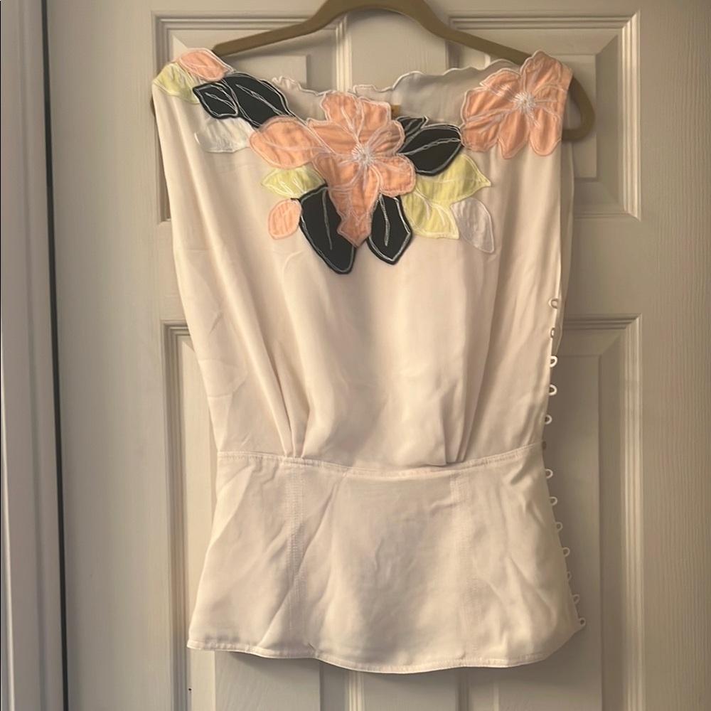 Elegant White Floral Embroidered Women's Top